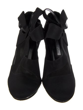 Oscar de la Renta Satin Bow Accents D'Orsay Pumps