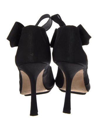 Oscar de la Renta Satin Bow Accents D'Orsay Pumps