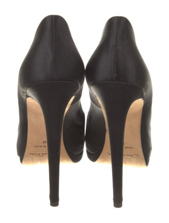 Oscar de la Renta Satin Pumps