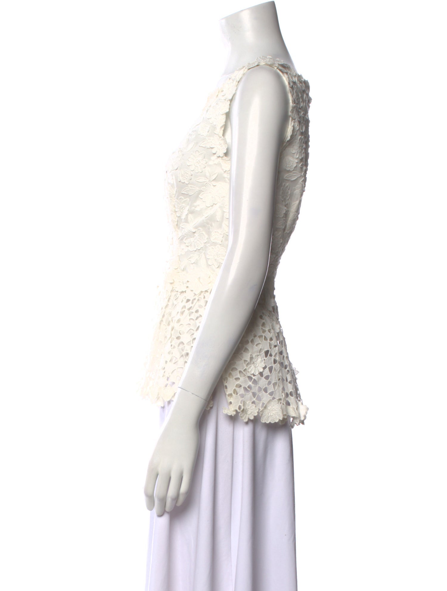 Oscar de la Renta Bateau Neckline Sleeveless Top