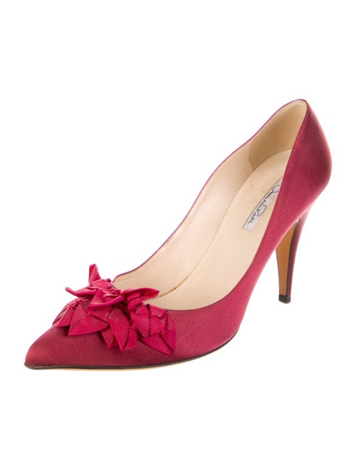 Oscar de la Renta Satin Ruffle Embellishment Pumps