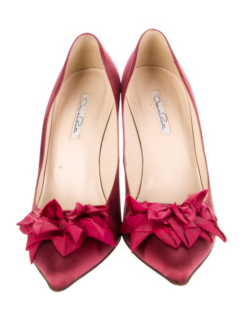Oscar de la Renta Satin Ruffle Embellishment Pumps