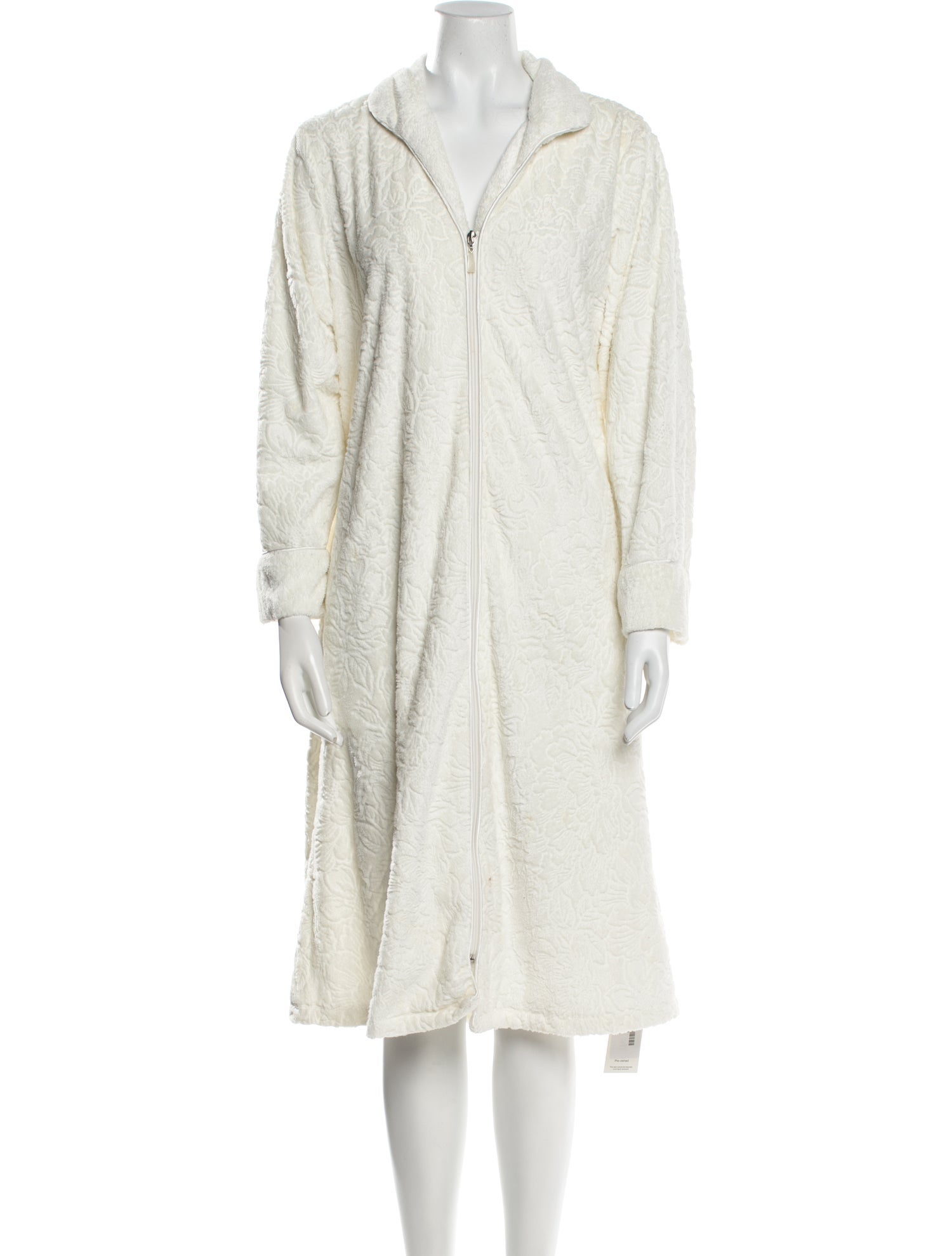 Oscar de la Renta Embroidered Accent Robe