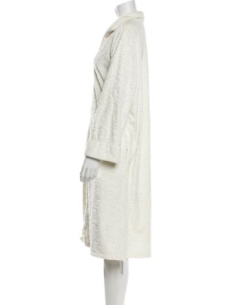 Oscar de la Renta Embroidered Accent Robe