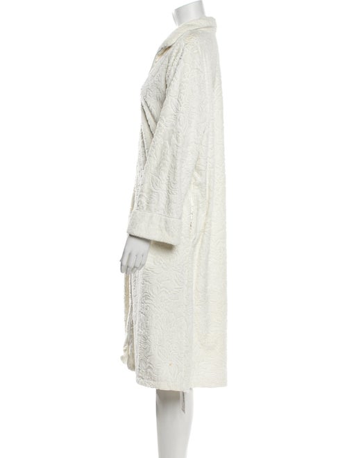 Oscar de la Renta Embroidered Accent Robe