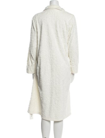 Oscar de la Renta Embroidered Accent Robe