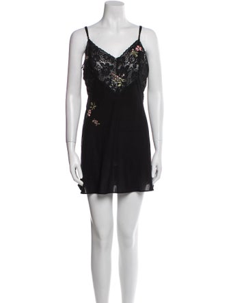 Oscar de la Renta Lace Pattern Scalloped Accent Nightgown