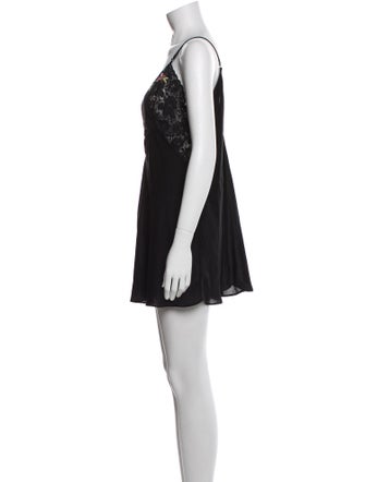 Oscar de la Renta Lace Pattern Scalloped Accent Nightgown