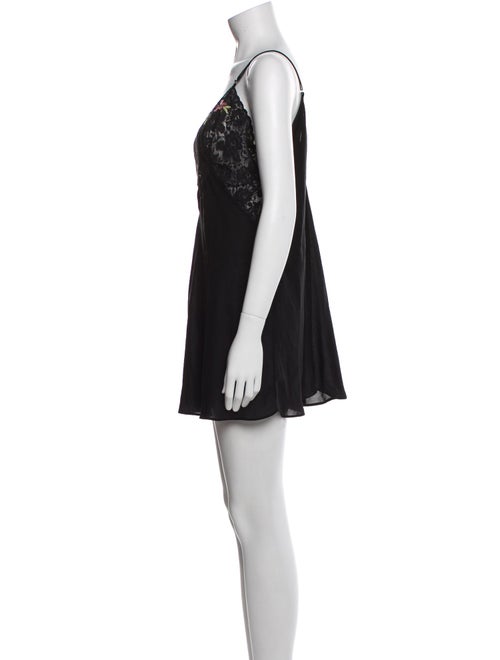 Oscar de la Renta Lace Pattern Scalloped Accent Nightgown