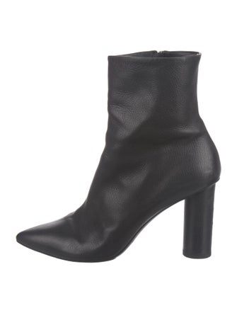 Oscar de la Renta Leather Boots