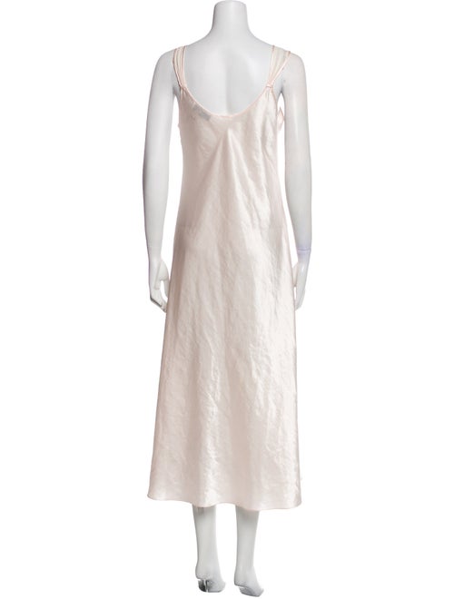 Oscar de la Renta Scalloped Accent Nightgown