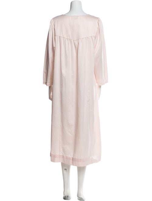Oscar de la Renta Embroidered Accent Nightgown