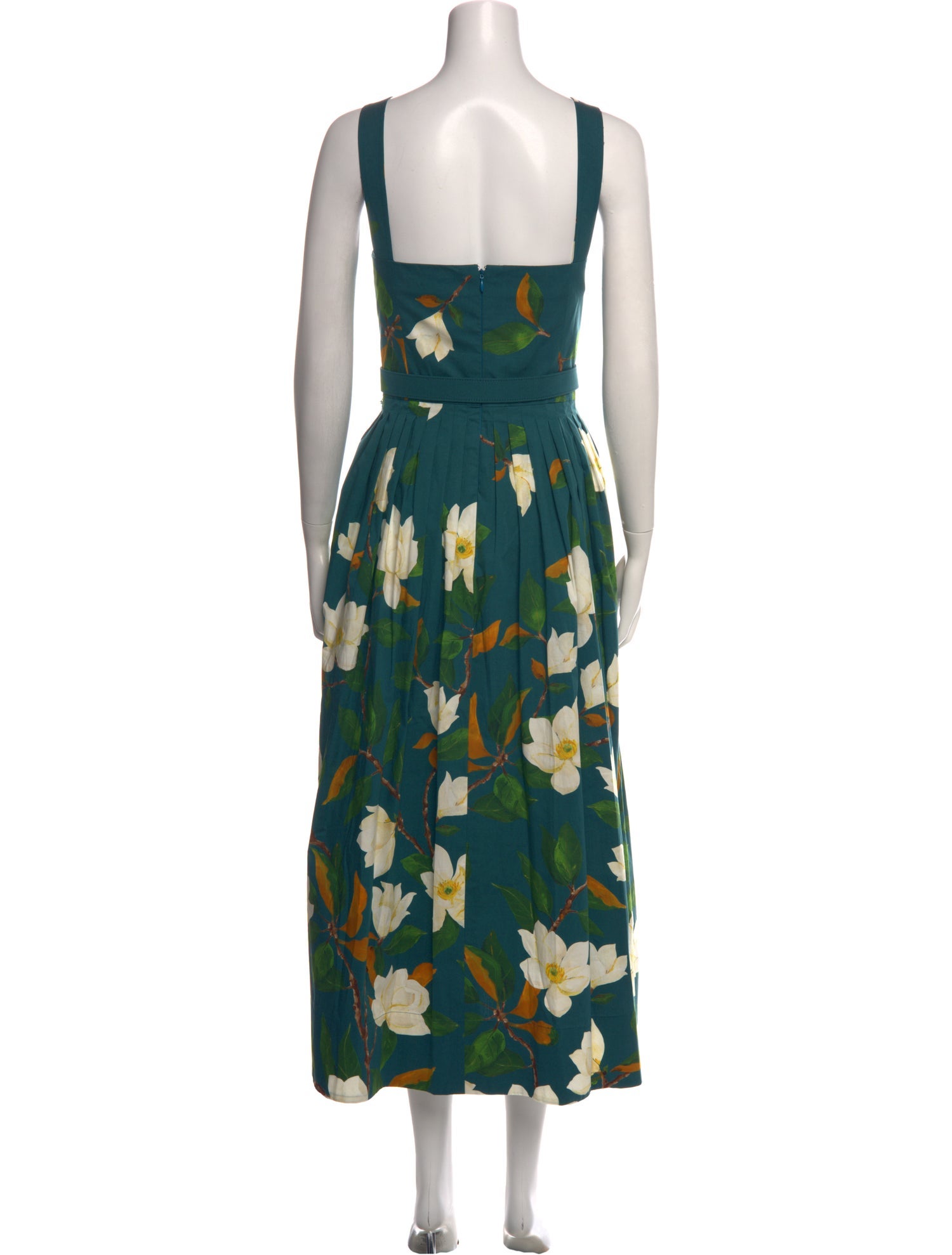 oscar de la renta green floral dress This paradisiacal dress is from the Oscar de la Renta Pre-Spring 2025 collection shown at the New York Botanical Garden. The dress was crafted from a mosaic of hand-dyed acrylic plexiglass to