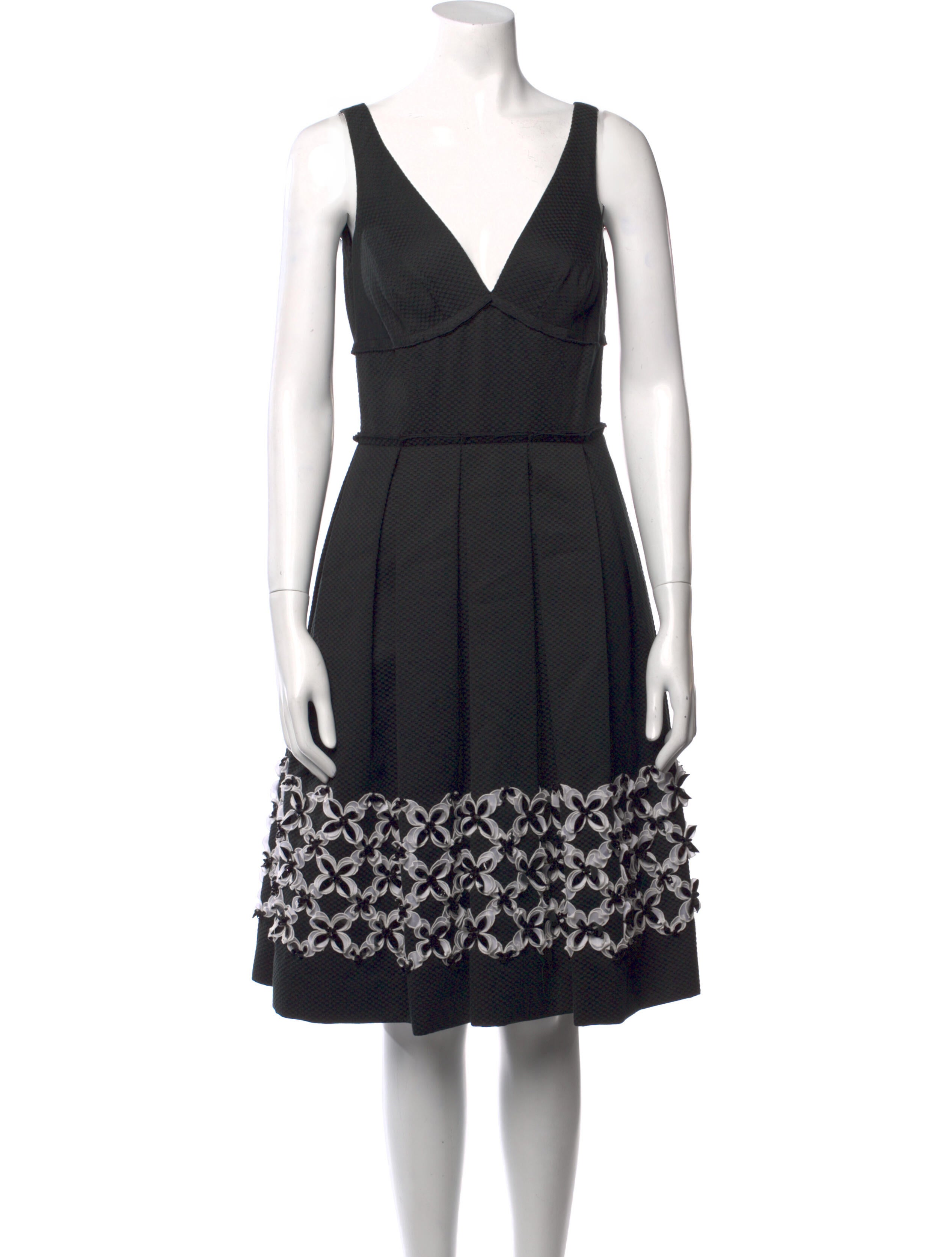 Pamella Roland V-Neck Knee-Length Dress