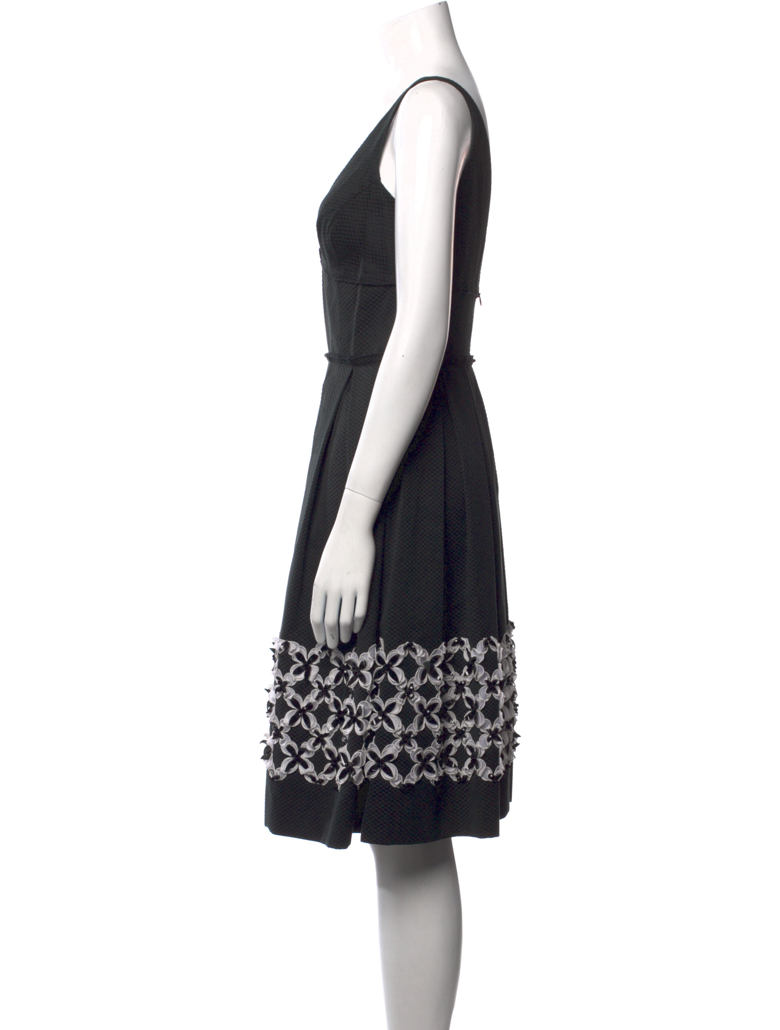 Pamella Roland V-Neck Knee-Length Dress