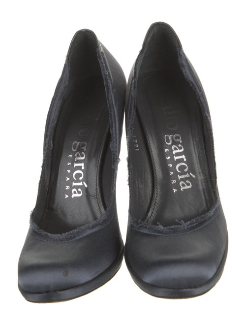 Pedro Garcia Satin Raw-Edge Trim Pumps