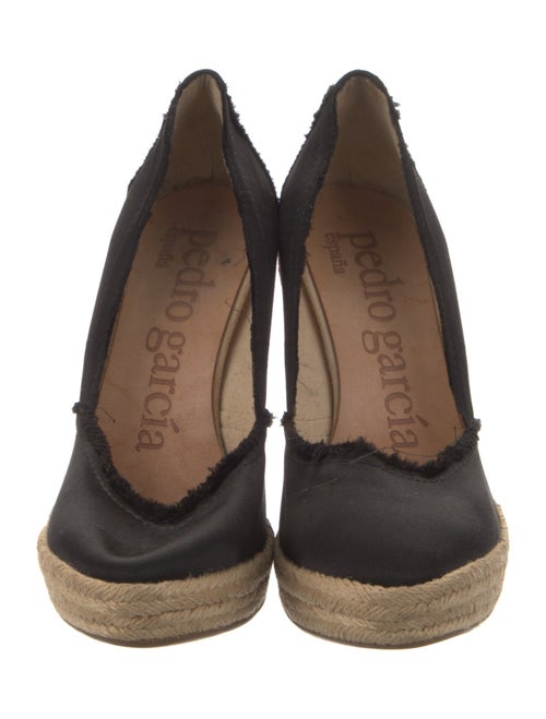 Pedro Garcia Satin Raw-Edge Trim Pumps