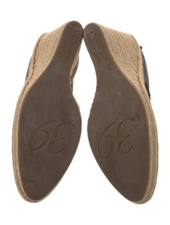 Pedro Garcia Satin Raw-Edge Trim Pumps