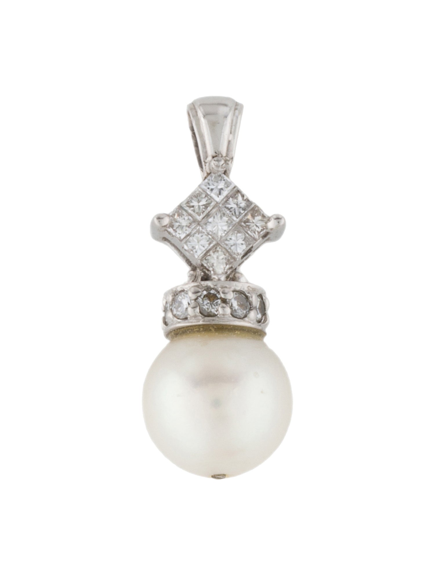Pendant 18K Pearl & Diamond Pendant
