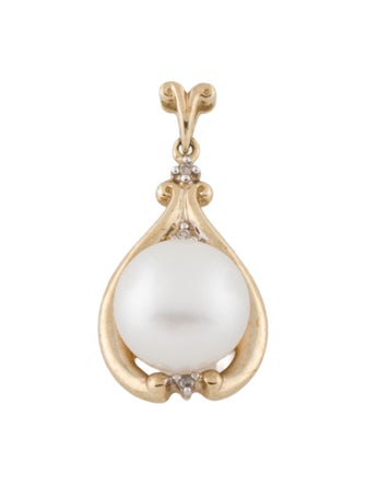 Pendant 10K Pearl & Diamond Pendant