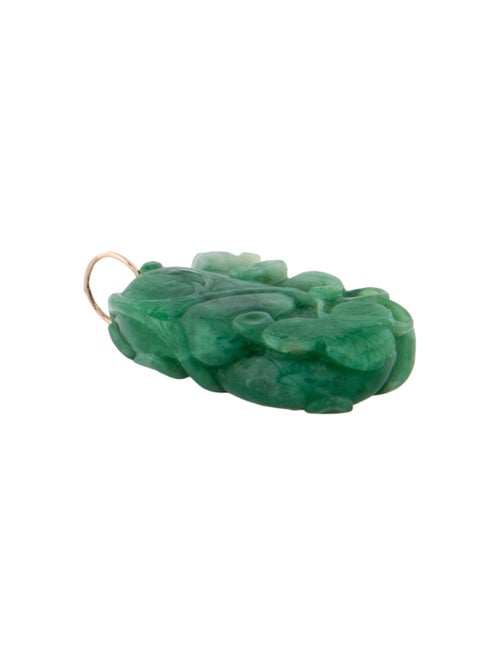 Pendant 10K Jadeite Carved