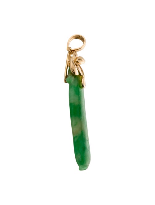 Pendant 14K Carved Jadeite Pendant