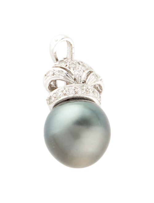 Pendant 18K Pearl & Diamond Pendant