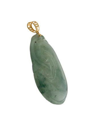 Pendant 18K Carved Jadeite Pendant