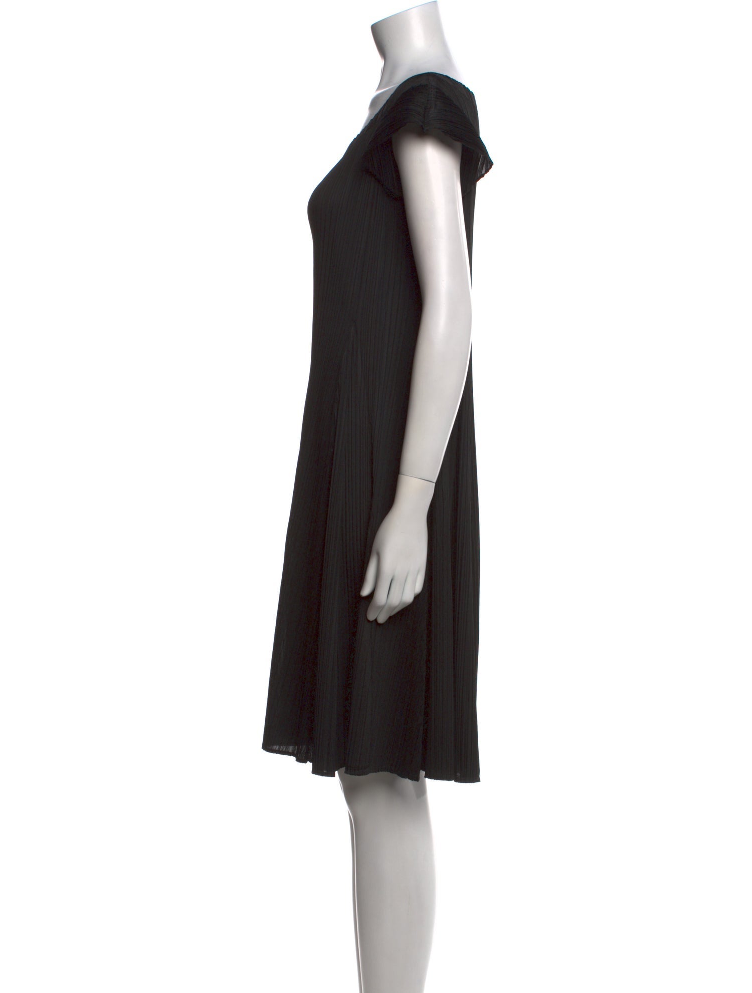 Pleats Please Issey Miyake Scoop Neck Knee-Length Dress