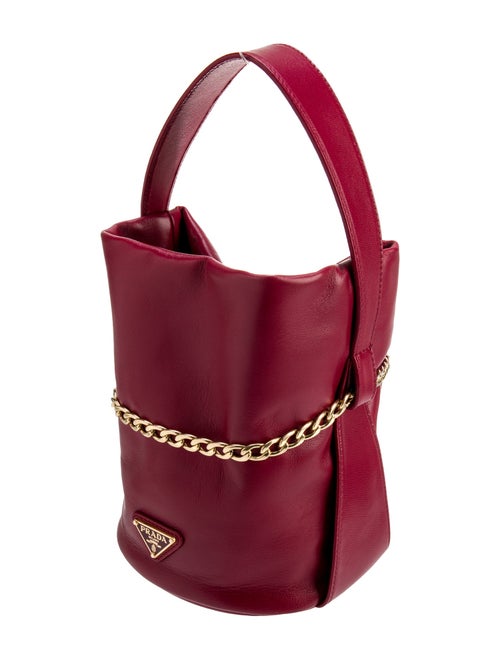 Prada Enameled Metal Triangle Sac Noir Petit 2025