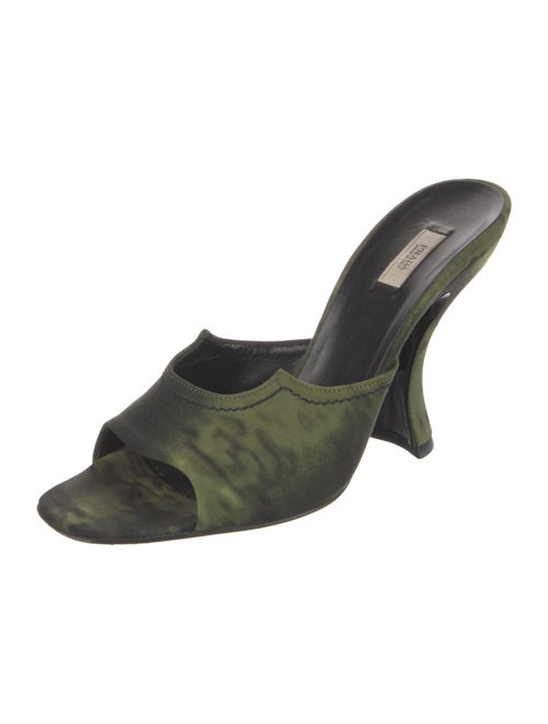 Prada Slides