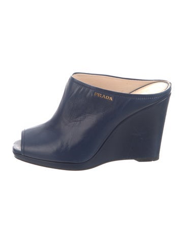 Pre-owned Prada Leather Mules In Blue