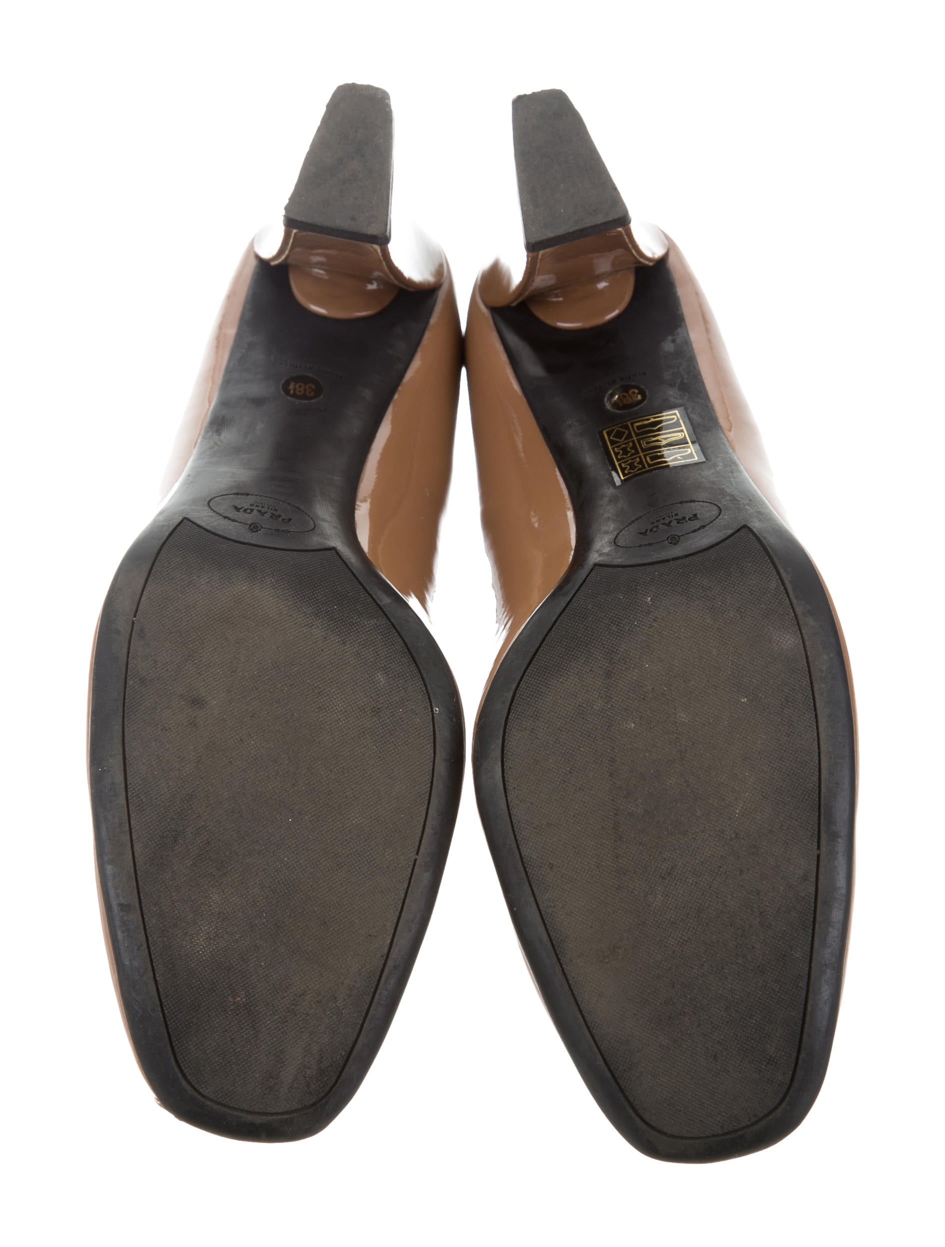 patent leather logo pumps