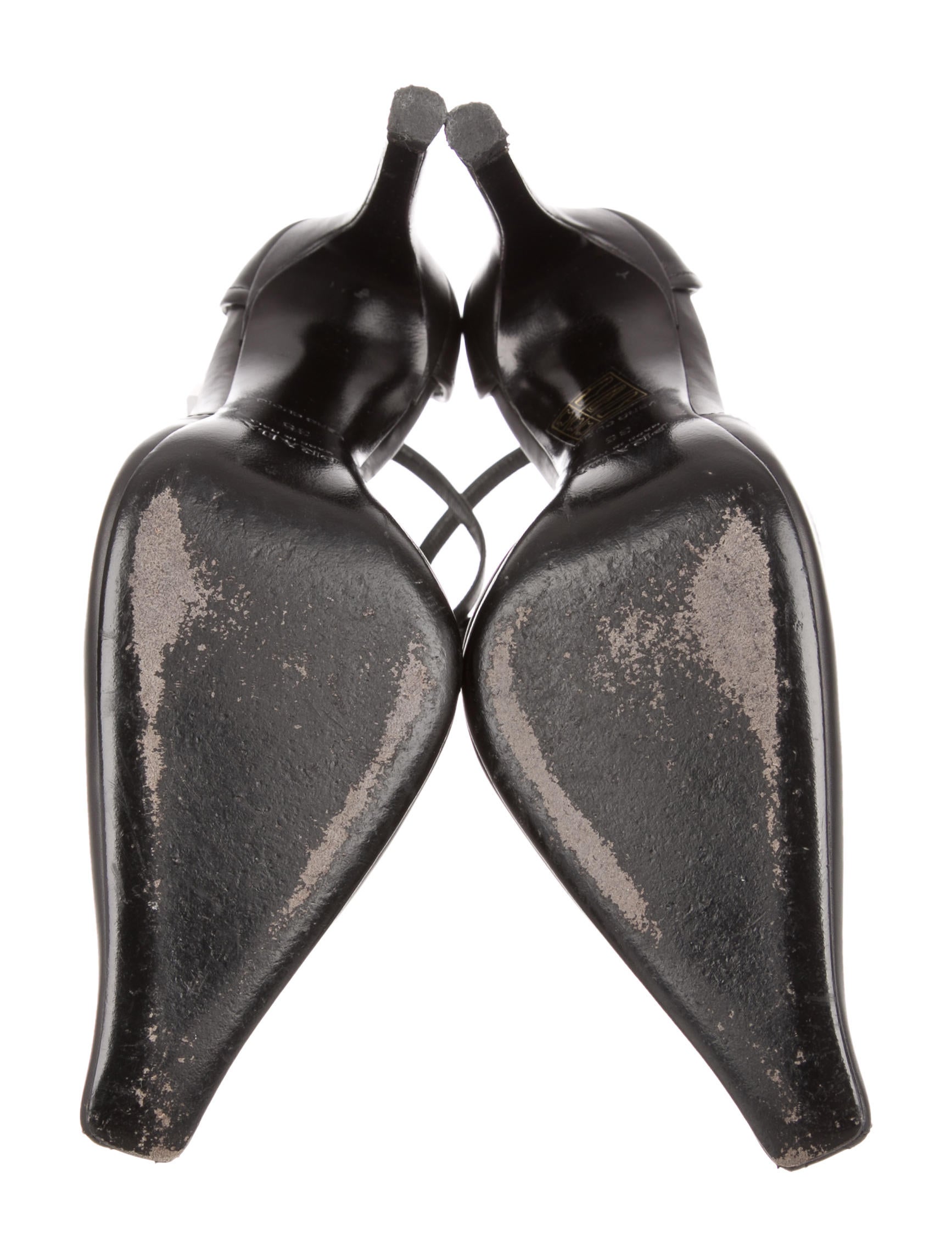 ankle strap pointed-toe pumps