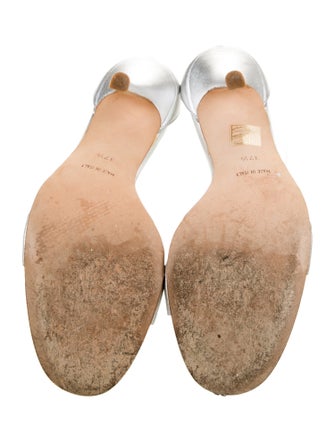 René Caovilla Leather T-Strap Sandals