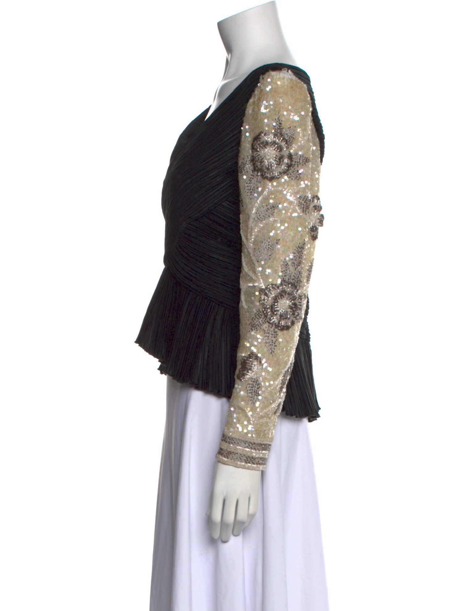 Richilene V-Neck Long Sleeve Crop Top