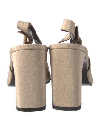 Richard Tyler Slingback Pumps