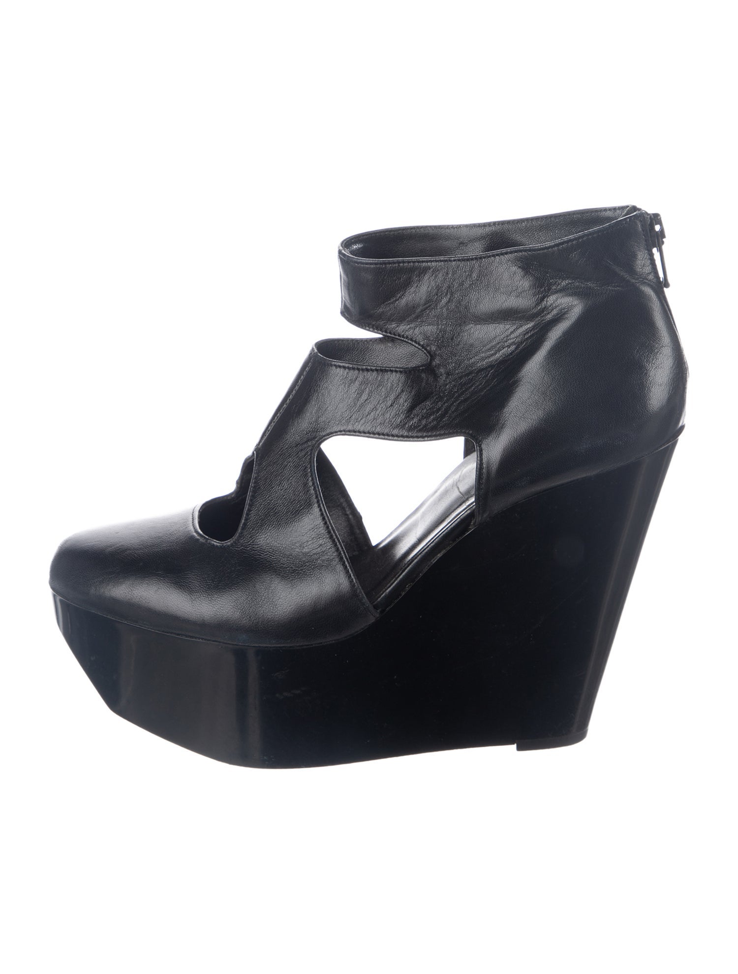 Robert Clergerie Leather Cutout Accent Pumps