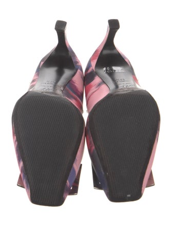 Roger Vivier Leather Printed Pumps