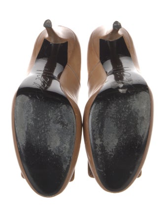 Roger Vivier Leather Pumps