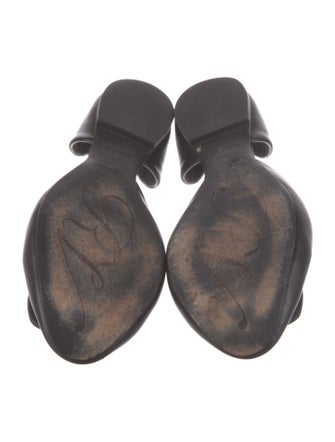 Roger Vivier Leather Chain-Link Accents D'Orsay Flats