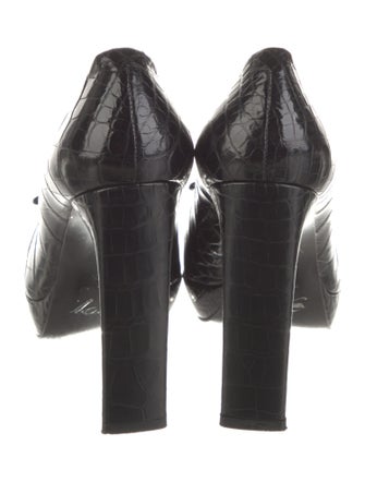 Roger Vivier Embossed Leather Pumps