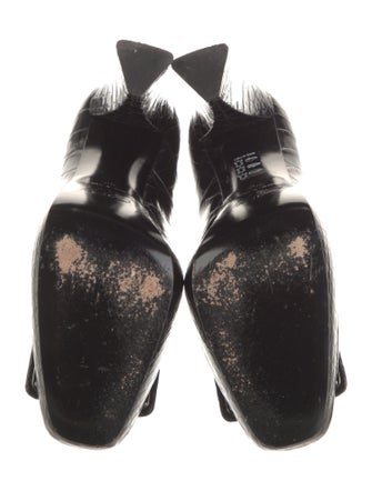 Roger Vivier Embossed Leather Pumps