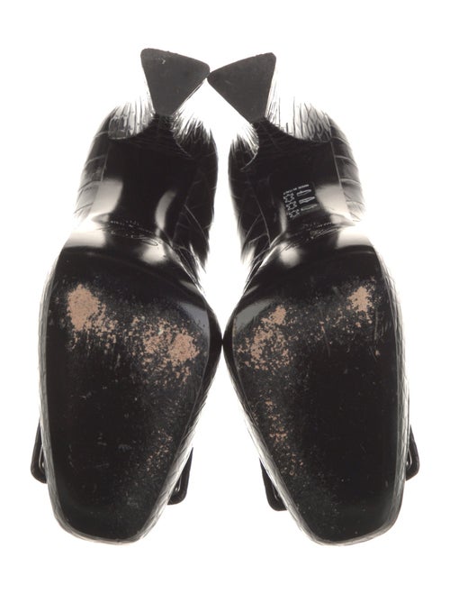 Roger Vivier Embossed Leather Pumps