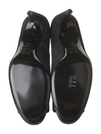 Roger Vivier Suede Pumps