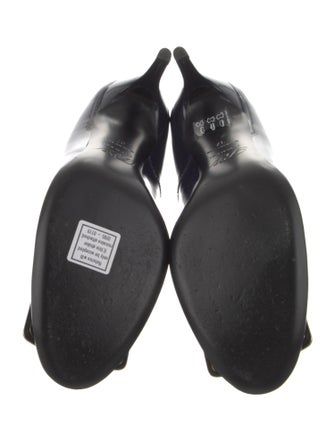 Roger Vivier Signature Logo Patent Leather Pumps