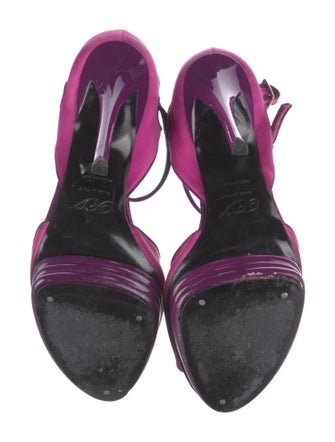 Roger Vivier Satin T-Strap Sandals