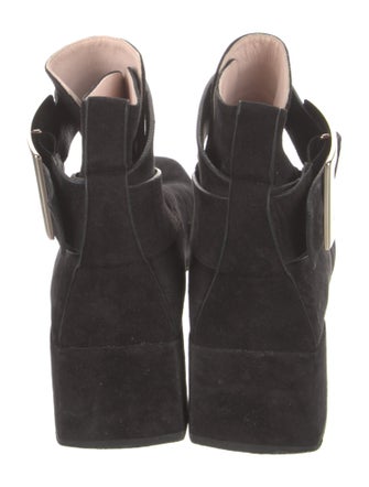 Roger Vivier Suede Pumps