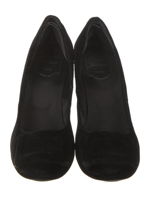 Roger Vivier Velvet Crystal Embellishments Pumps