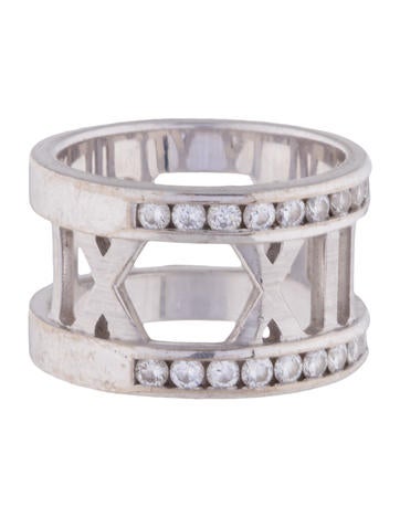 18K Cutout Diamond Band